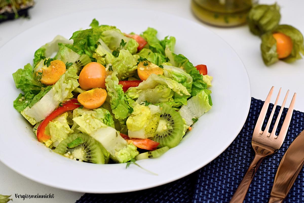 Rezeptbild: Fruchtiger Salat mit einem Kresse-Dressing