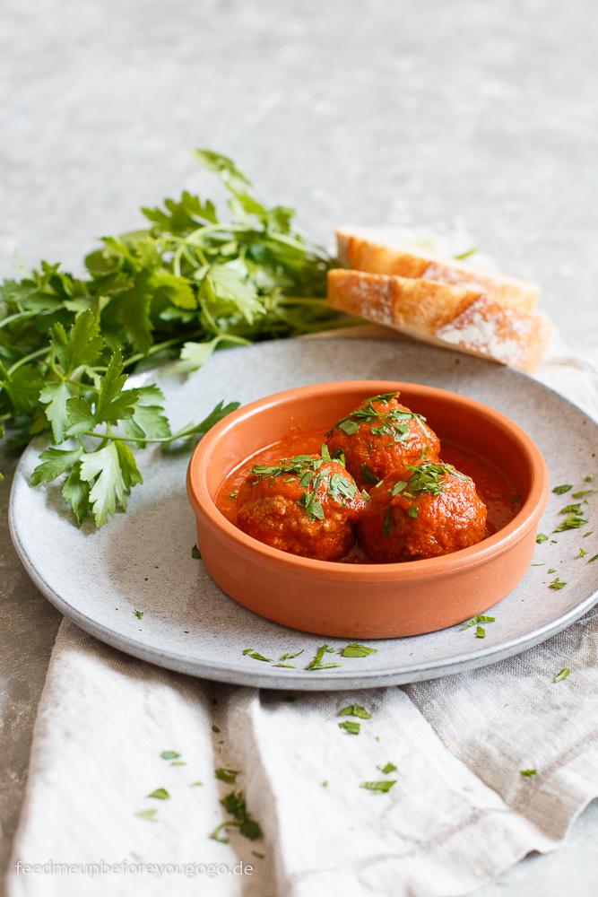 Rezeptbild: Albóndigas mit Chipotle-Tomaten-Soße