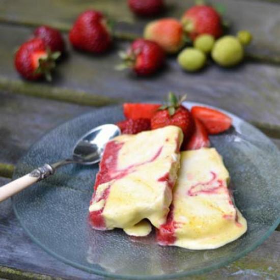 Rezeptbild: Vanille Holunder Parfait mit Erdbeerlimes