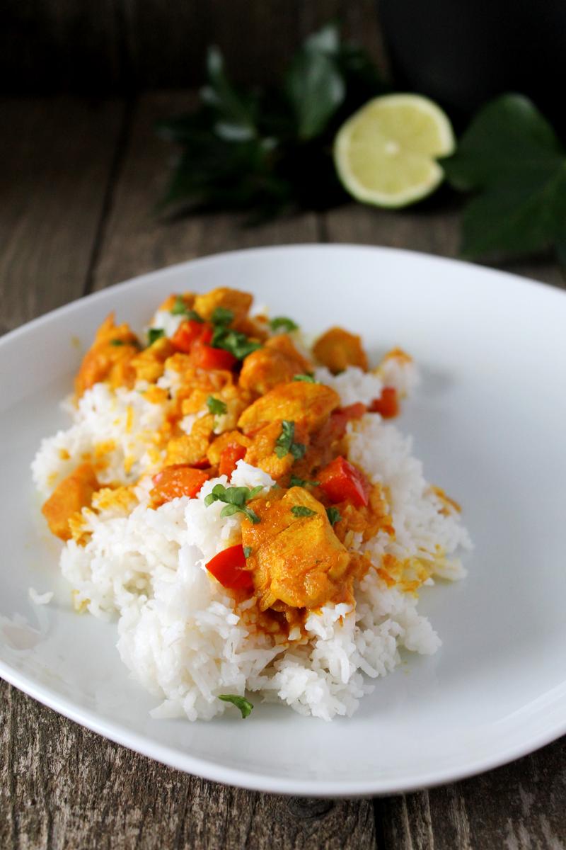 Rezeptbild: Hähnchen-Paprika-Curry auf Jasminreis