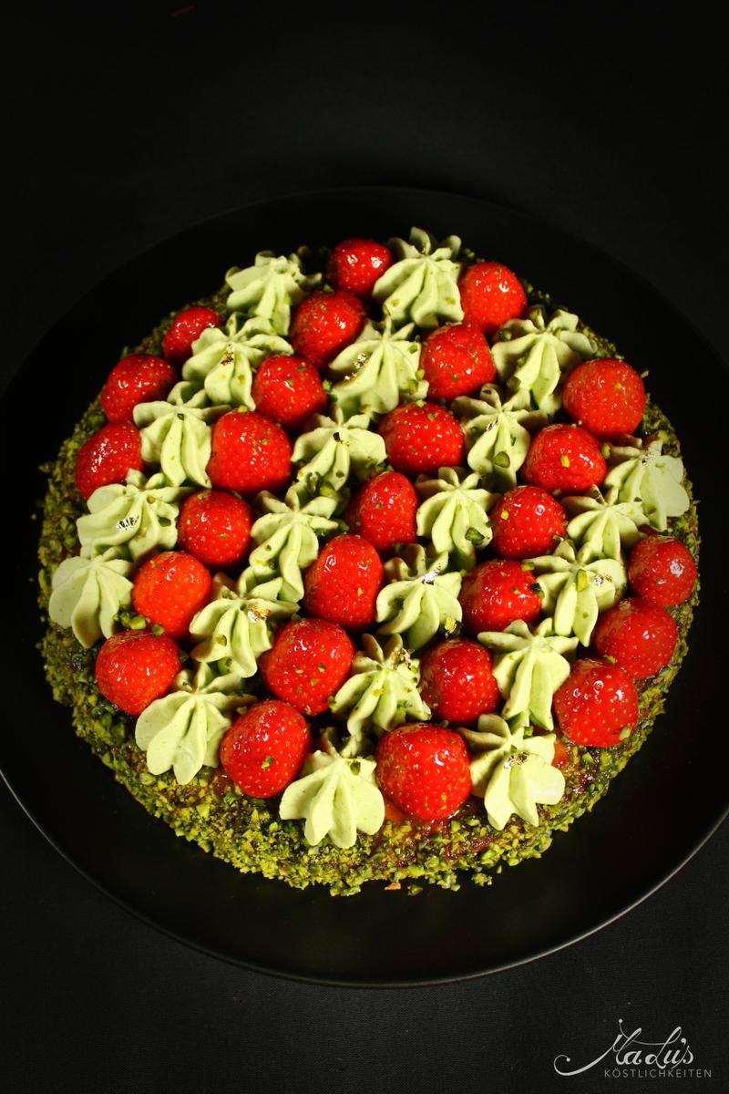 Rezeptbild: Erdbeer-Pistazien Torte