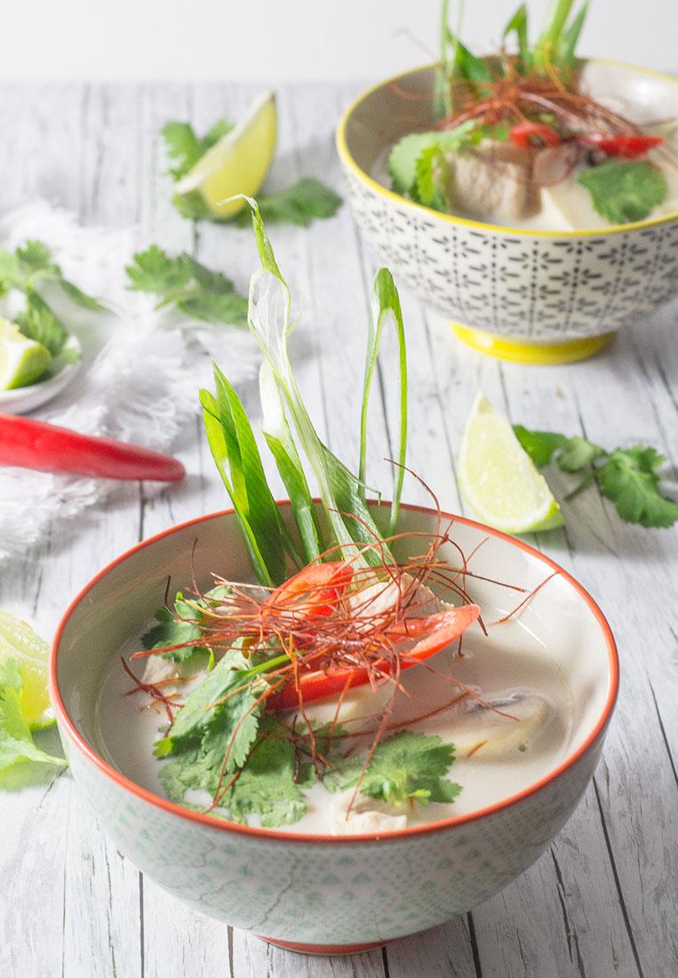 Rezeptbild: Tom Kha Gai – thailändische Hühnersuppe mit Kokosmilch