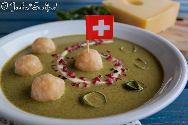 Rezeptbild: Mangoldsuppe mit Käseklößchen