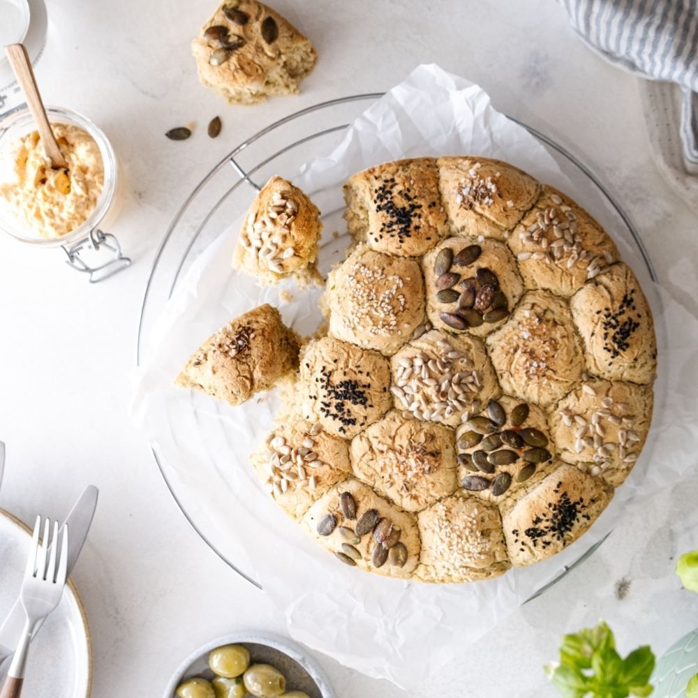 Rezeptbild: Glutenfreie Zucchini-Rucola-Brötchen