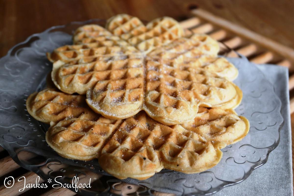 Rezeptbild: Vollkornwaffeln mit Äpfelchen