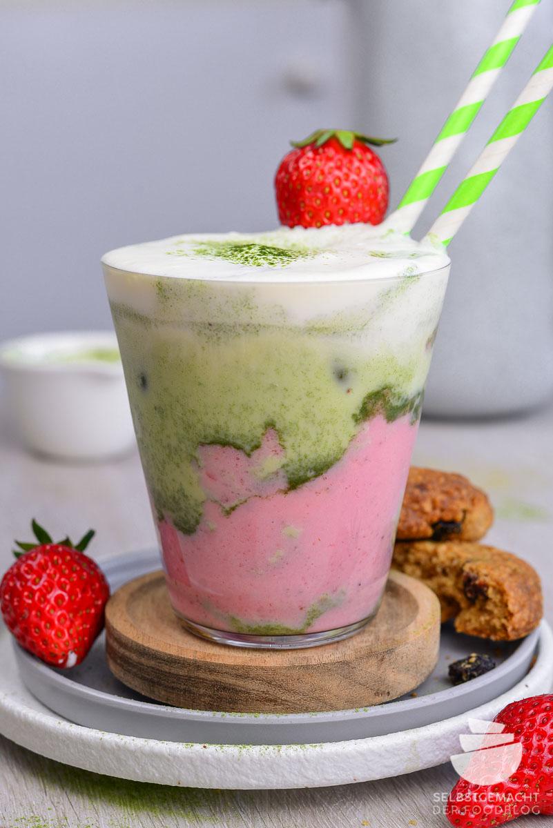 Rezeptbild: Matcha Latte (klassisch oder als Erdbeer-Variation)