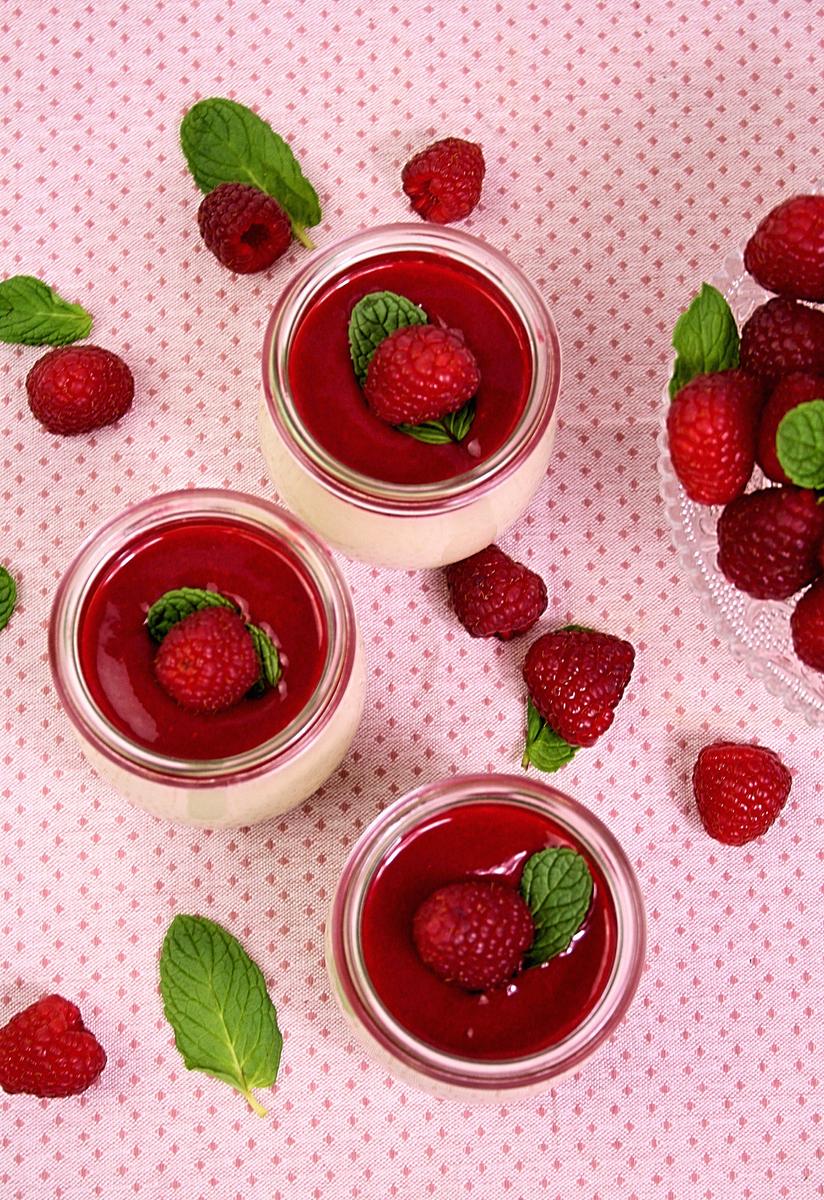 Rezeptbild: Bananen Joghurt Mousse mit Himbeeren