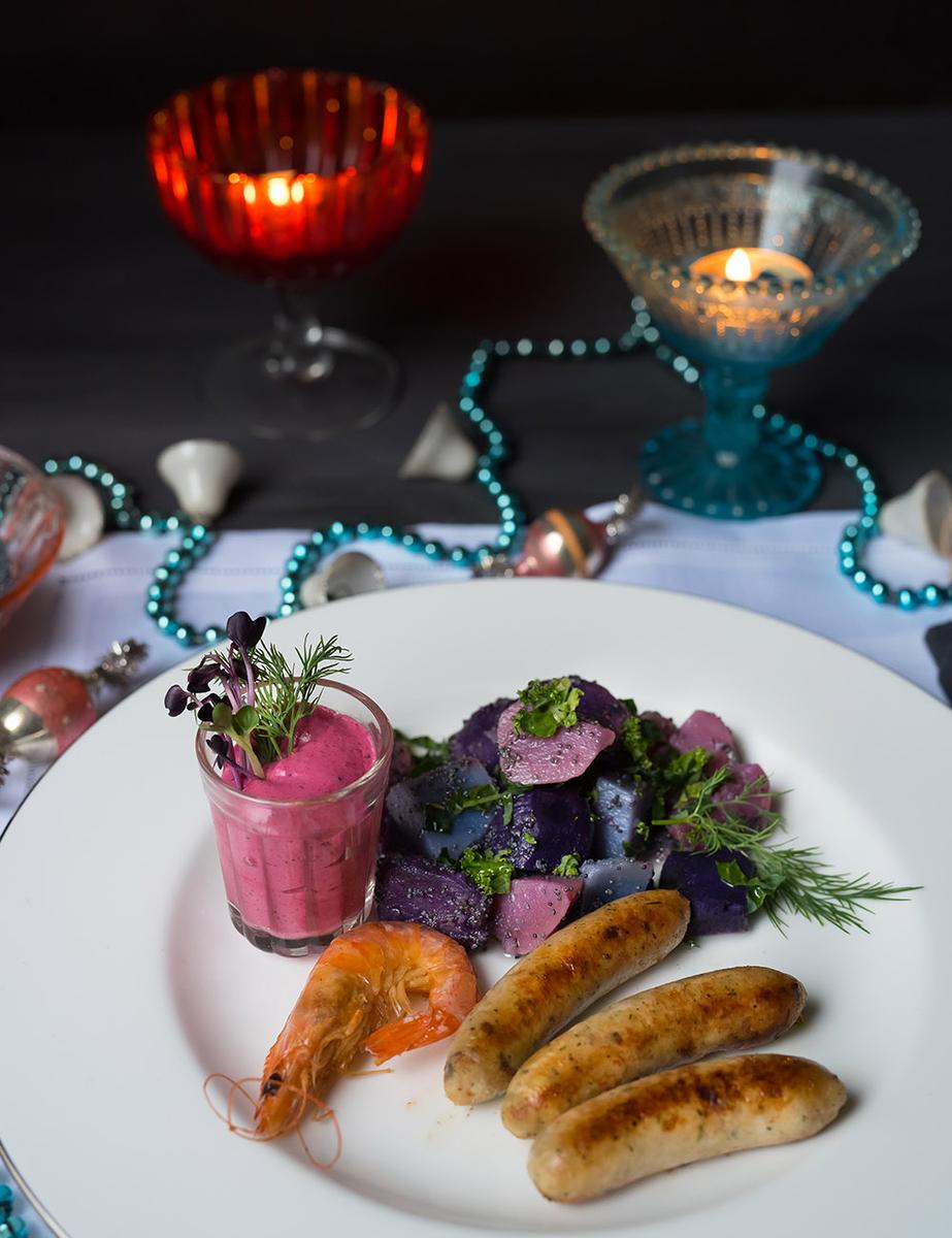 Rezeptbild: Garnelen-Kabeljau-Würstchen - Bunter Kartoffelsalat mit Mohndressing 