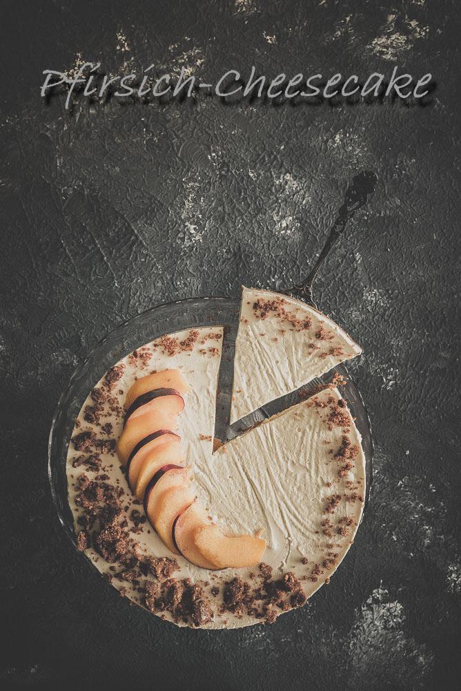 Rezeptbild: Pfirsich-Cheesecake mit Mandelstreusel - No Bake