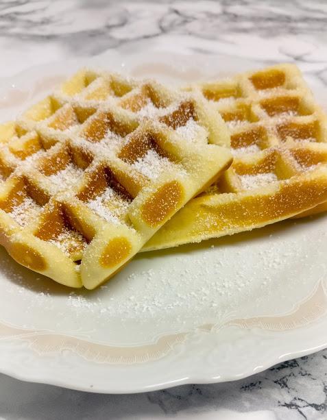 Rezeptbild: Klassische Waffeln mit Puderzucker