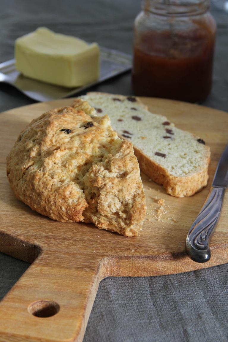 Rezeptbild: Süßes Sodabrot mit Rosinen