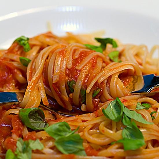 Rezeptbild: Linguine con un sugo di verdura fritta