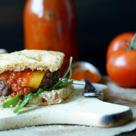 Rezeptbild: Italian Stallion Burger mit Tomato-Jam und Foccacia
