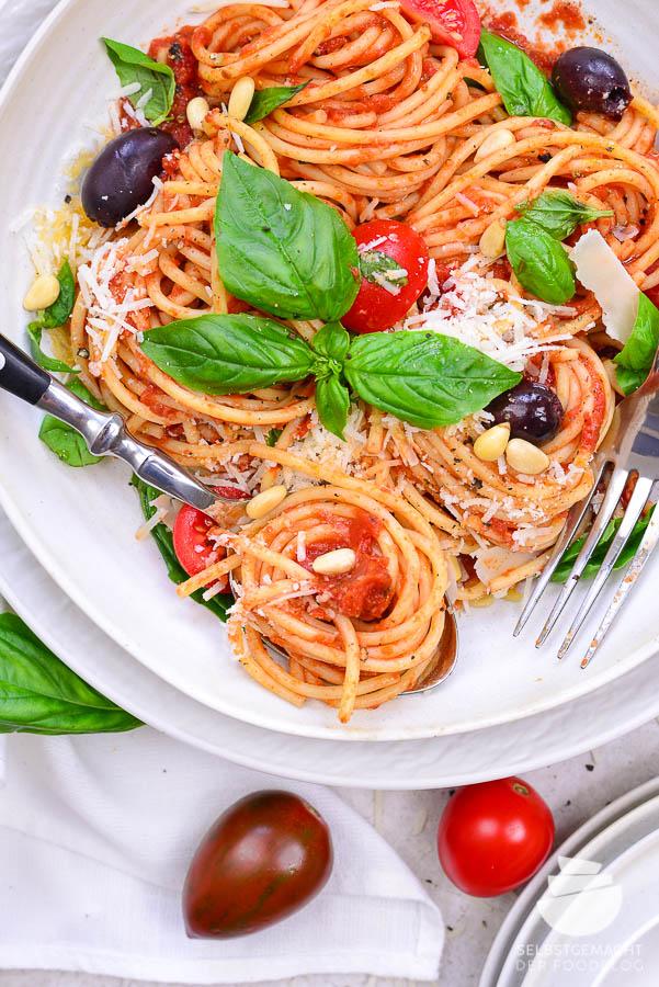 Rezeptbild: Schnelle Spaghetti mit Tomatensauce