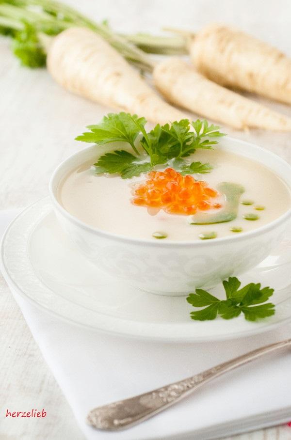 Rezeptbild: Petersilienwurzel-Cremesuppe mit Lachskaviar