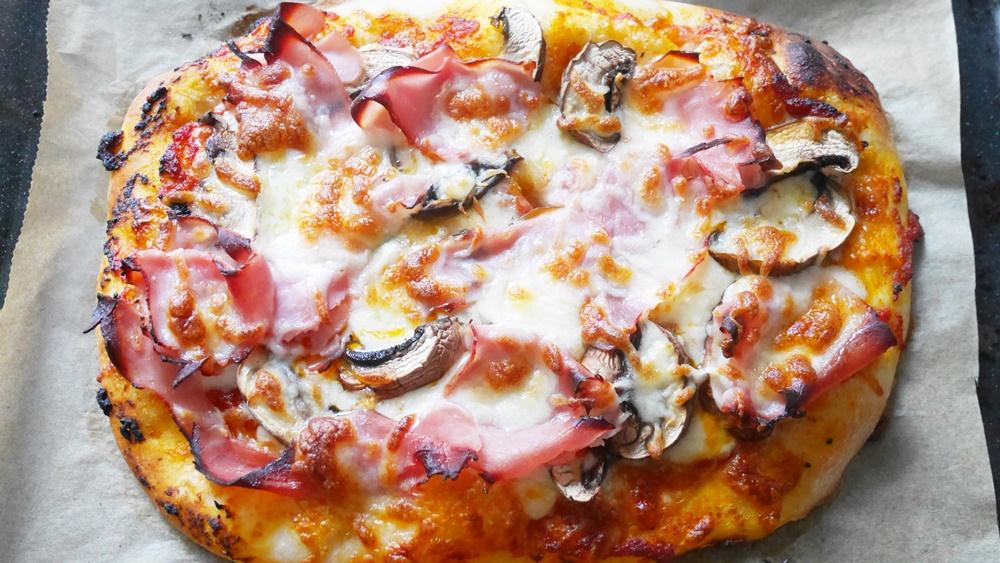 Rezeptbild: Pizza Prosciutto e funghi