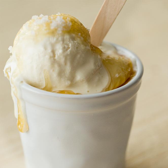Rezeptbild: Honig-Eis mit Meersalz