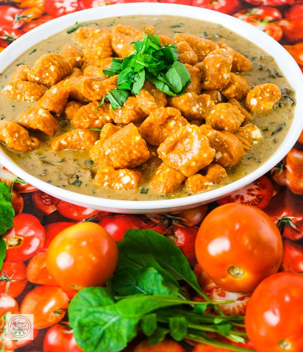 Rezeptbild: Tomaten Gnocchi mit Steinpilzsauce