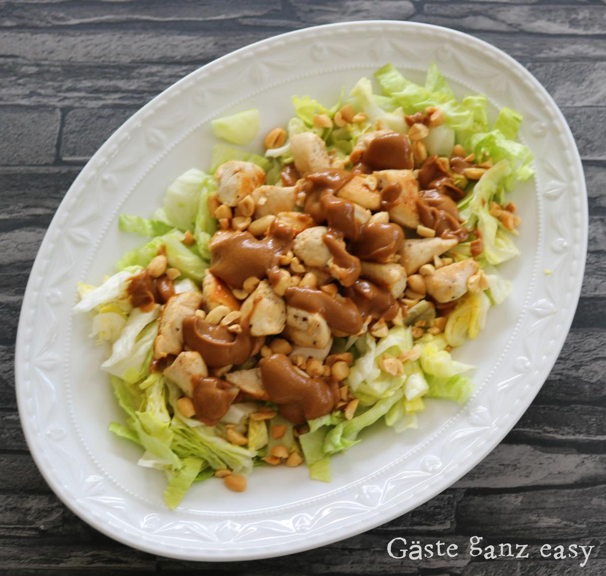 Rezeptbild: Salat mit Hühnchen und Erdnusssauce