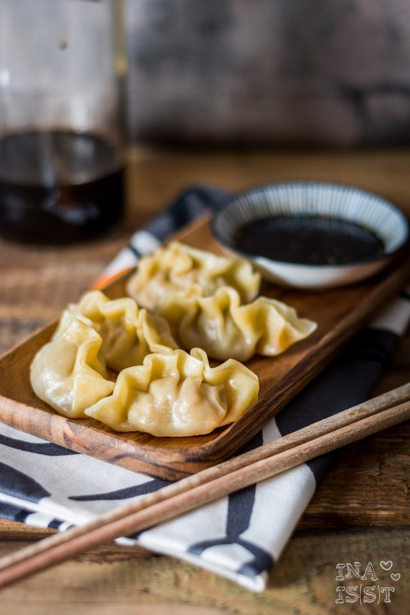 Rezeptbild: Traditionelle chinesische Jiaozi - gefüllte Teigtaschen