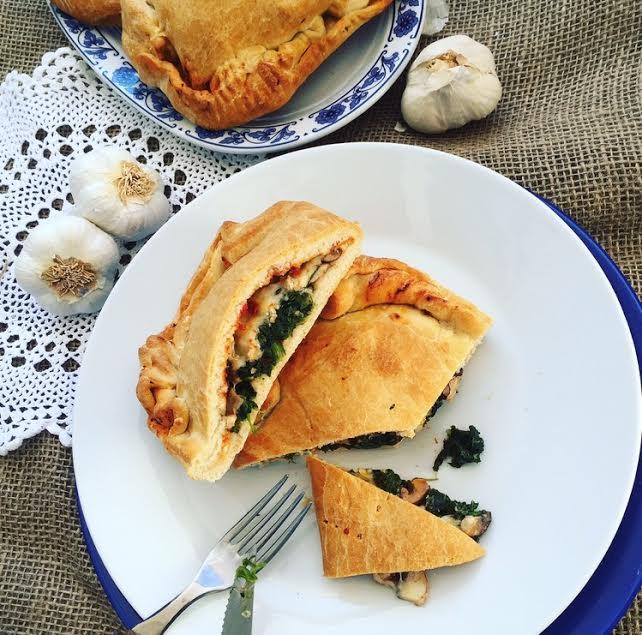 Rezeptbild: Dinkel Calzone mit Spinat und Champignons