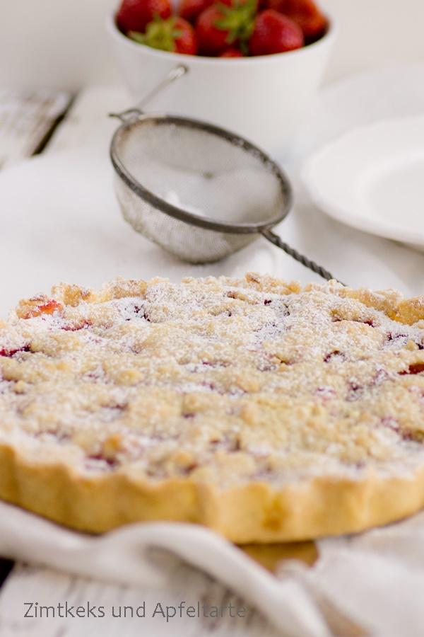 Rezeptbild: Erdbeer-Cheesecake-Pie mit Zitrusstreuseln