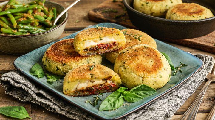 Rezeptbild: Kartoffeltaschen – gefüllt mit veganem Mozzarella