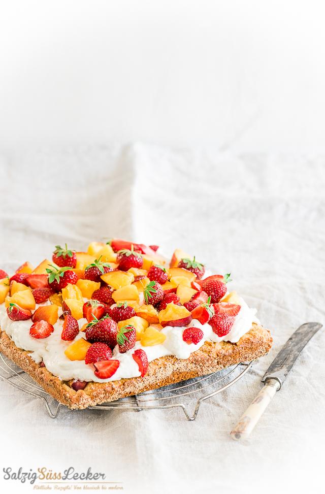 Rezeptbild: Pfirsich-Erdbeer-Kuchen mit einem MArzipanboden