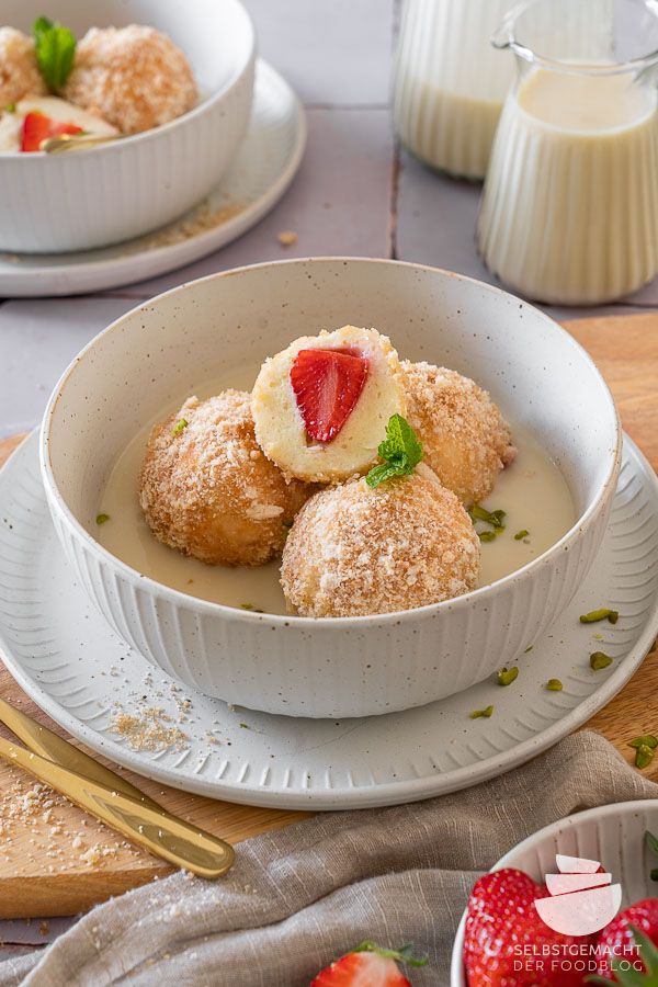 Rezeptbild: Quarkknödel mit Erdbeeren (Erdbeerknödel)