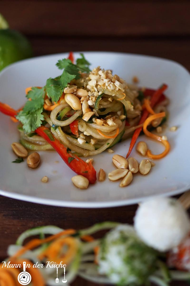 Rezeptbild: Pad Thai - Salat mit Sticky-Rice-Pops