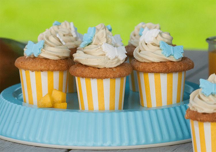 Rezeptbild: Mango Cupcakes mit Matcha-Topping