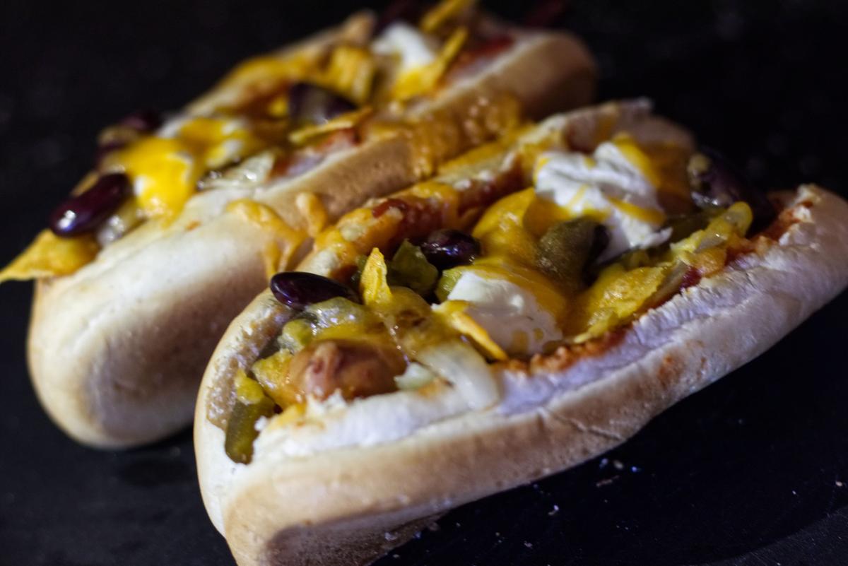 Rezeptbild: Mexidogs: Hot Dogs mit Jalapenos, Cheddar und Salsa