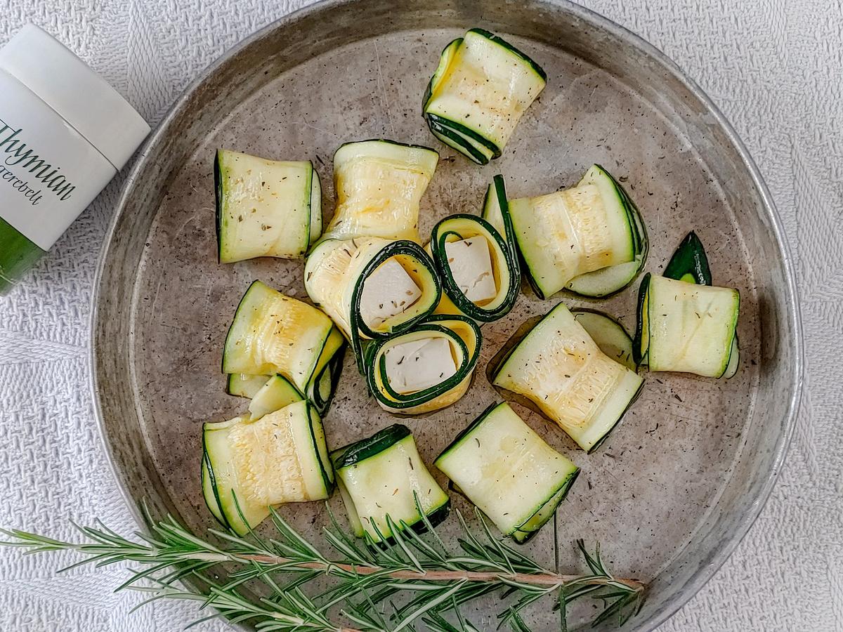 Rezeptbild: Zucchini-Röllchen mit Feta