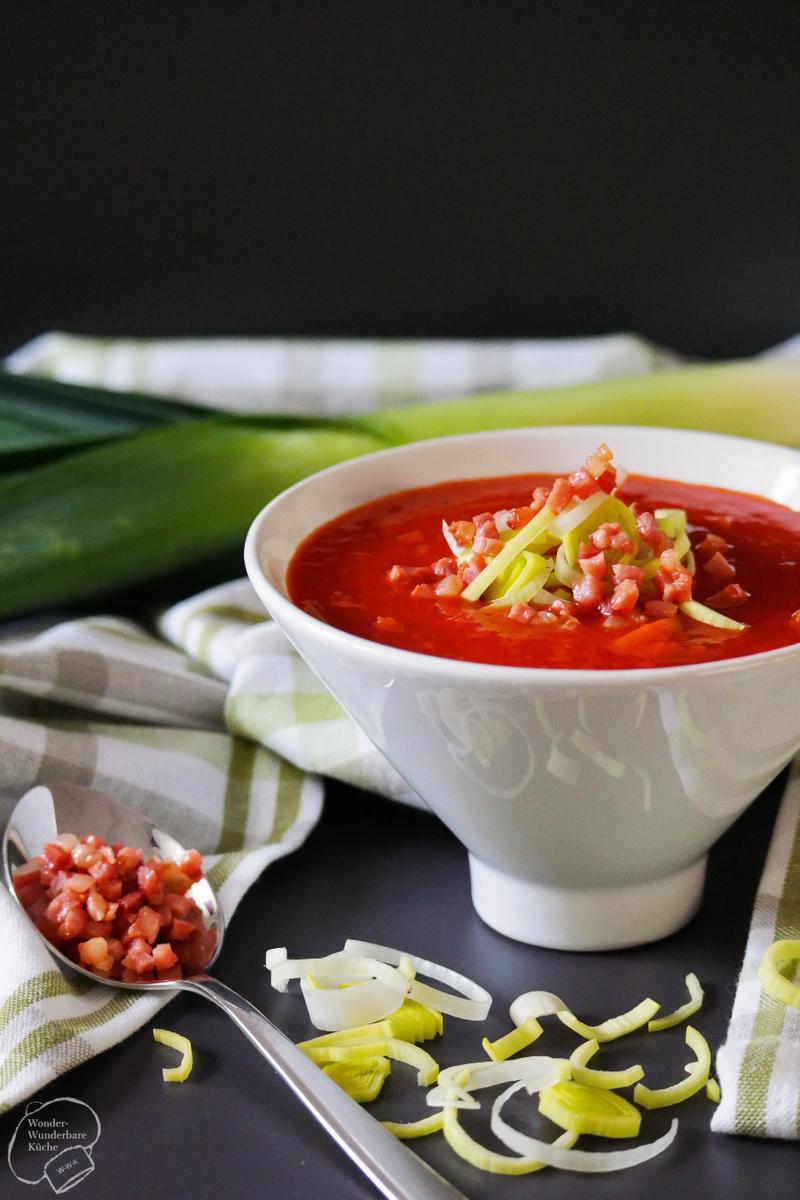 Rezeptbild: Tomaten-Lauch-Suppe mit Speck