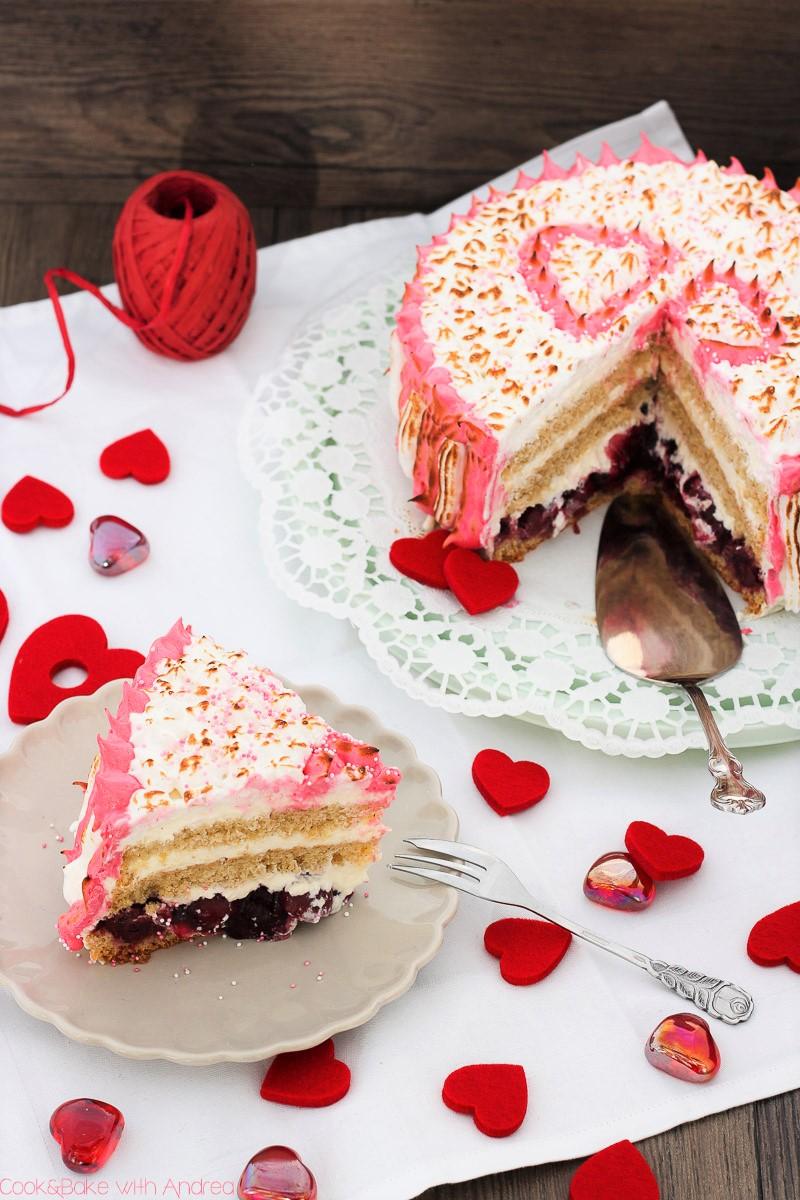 Rezeptbild: Valentinstagstorte mit Kirschen und Baiser