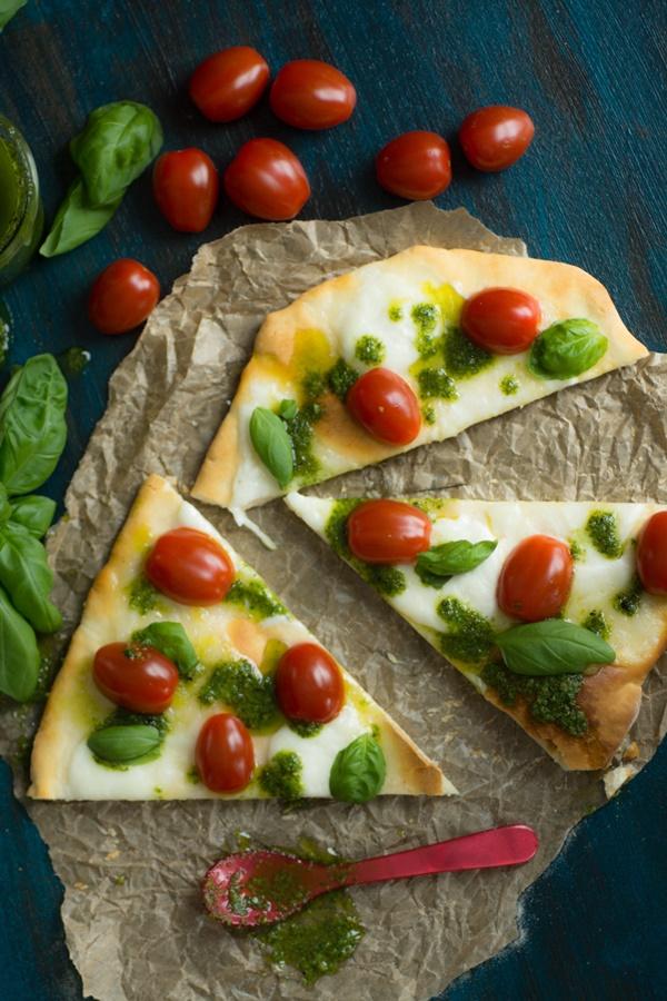 Rezeptbild: Flatbread Caprese mit Basilikum-Vinaigrette