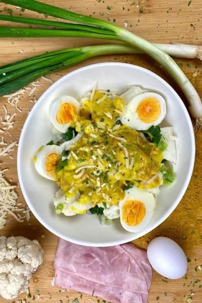 Rezeptbild: Eier auf Curry-Blumenkohl