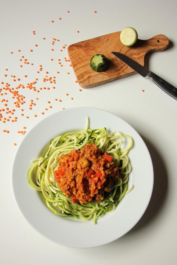 Rezeptbild: Zucchinispaghetti mit Linsenbolognese