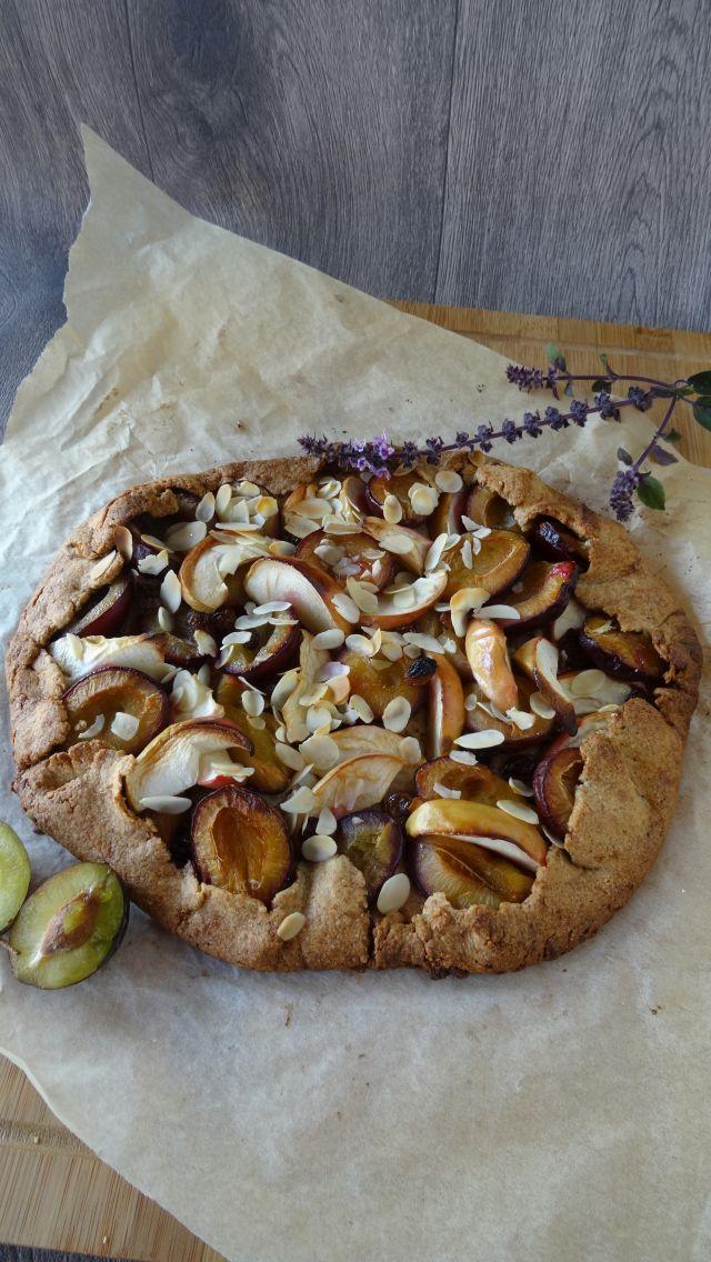 Rezeptbild: Pflaumen-Apfel-Galette mit Dinkelmehl