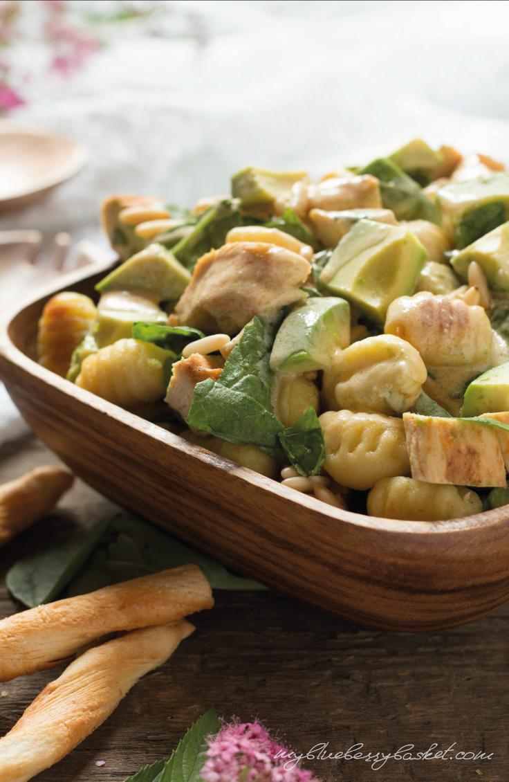 Rezeptbild: Gnocchi-Salat mit Huhn und Avocados