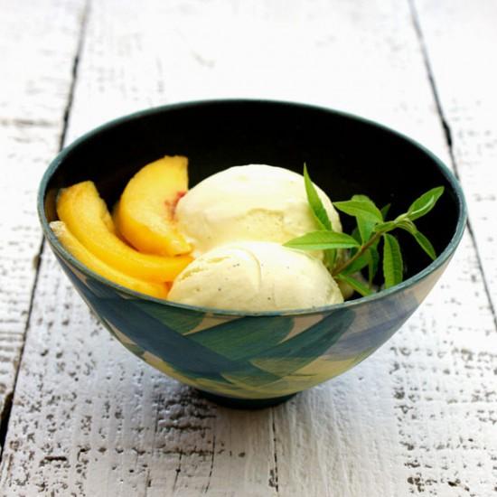 Rezeptbild: Eis mit Zitronenverbene und Pfirsich