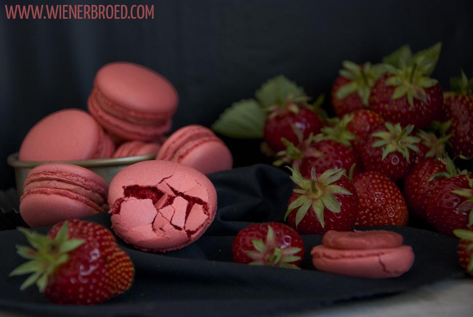 Rezeptbild: Erdbeer-Macarons