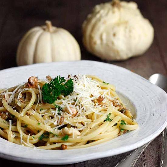 Rezeptbild: Linguine mit Kürbismus und Walnüssen