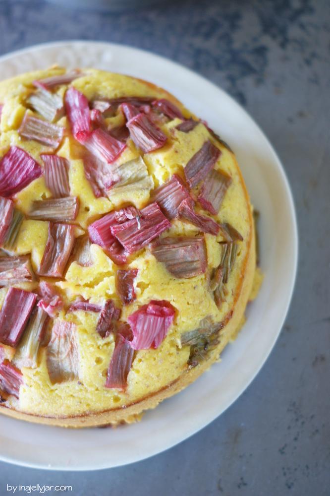 Rezeptbild: Rhabarber-Polenta-Kuchen