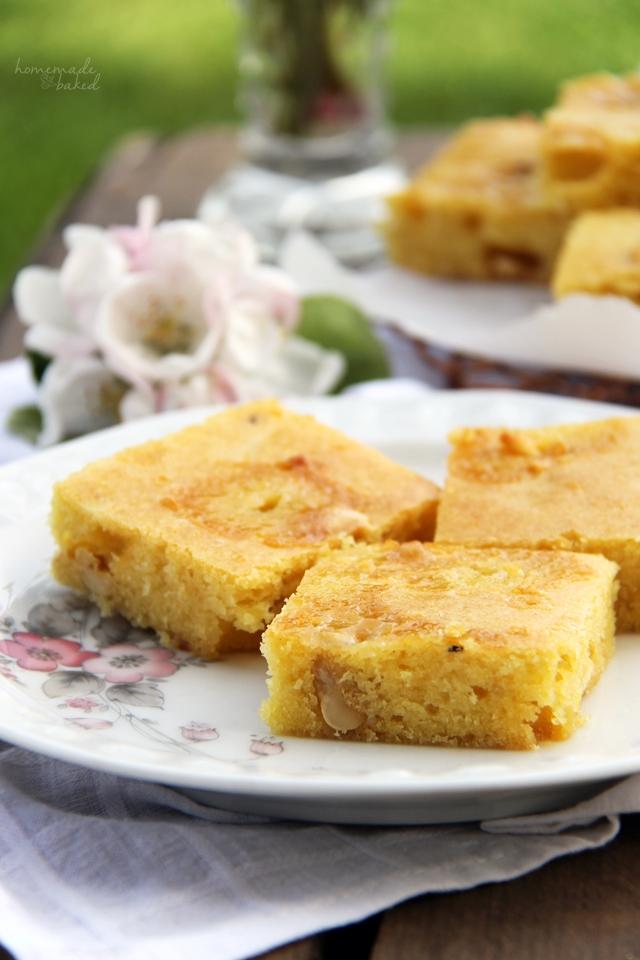 Rezeptbild: Blondies mit Cashewkerne und weißer Schokolade