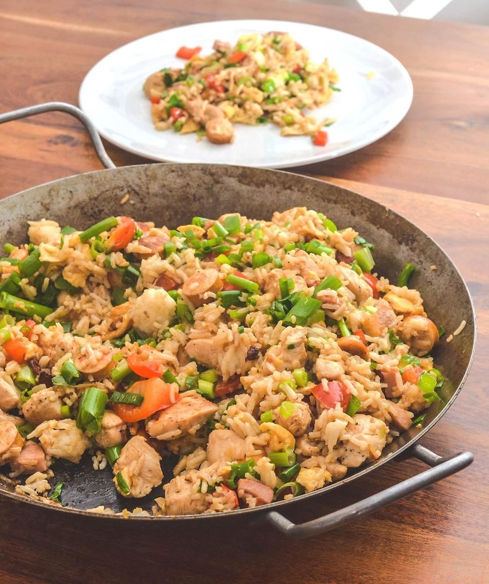 Rezeptbild: Arroz chaufa de pollo – Gebratener Reis mit Hühnchen