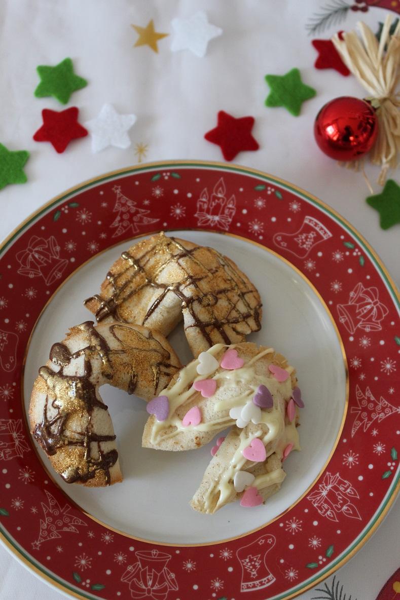 Rezeptbild: Goldige Glückskekse aus der Weihnachtsbäckerei
