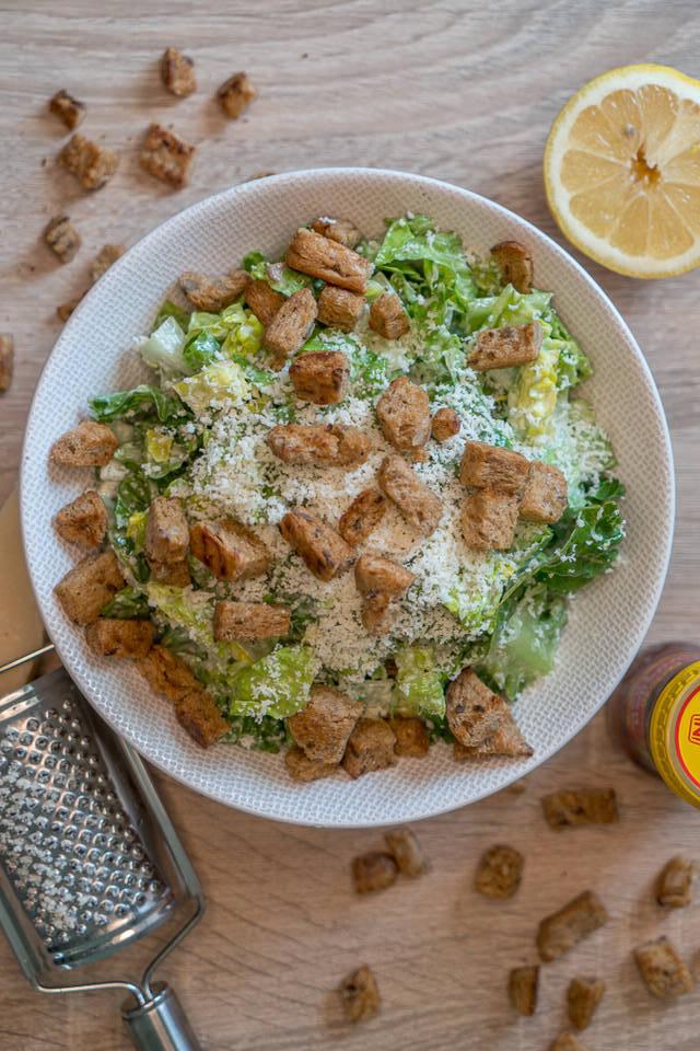 Rezeptbild: Rezept: Klassischer Caesar Salad mit selbstgemachten Croutons