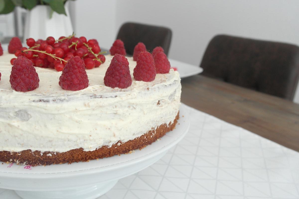 Rezeptbild: Vanille-Himbeer Buttercreme Torte