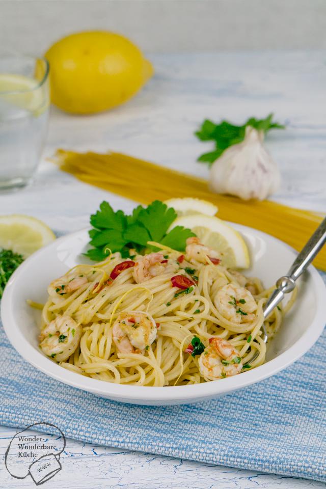 Rezeptbild: Zitronenspaghetti mit Kräuter-Chili-Garnelen